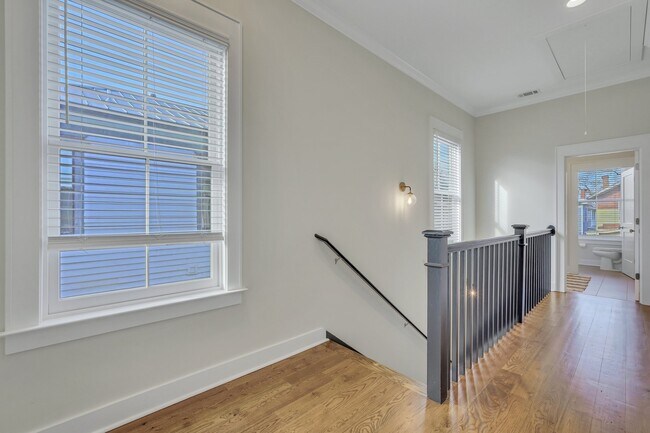 Building Photo - 217 W 33rd St