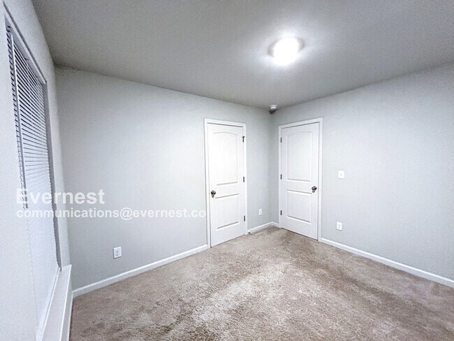 Building Photo - 3 Bed/2.5 Bath Home with Garage / Pet-Friendly / Coming Soon!