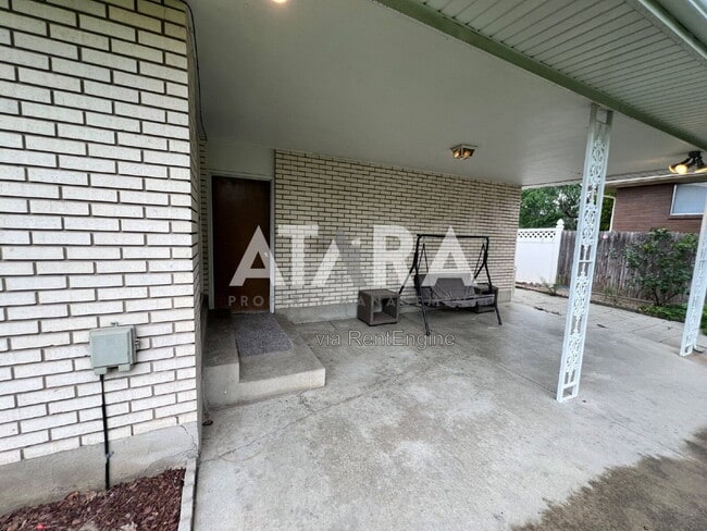 Building Photo - 1374 Marinwood Ave