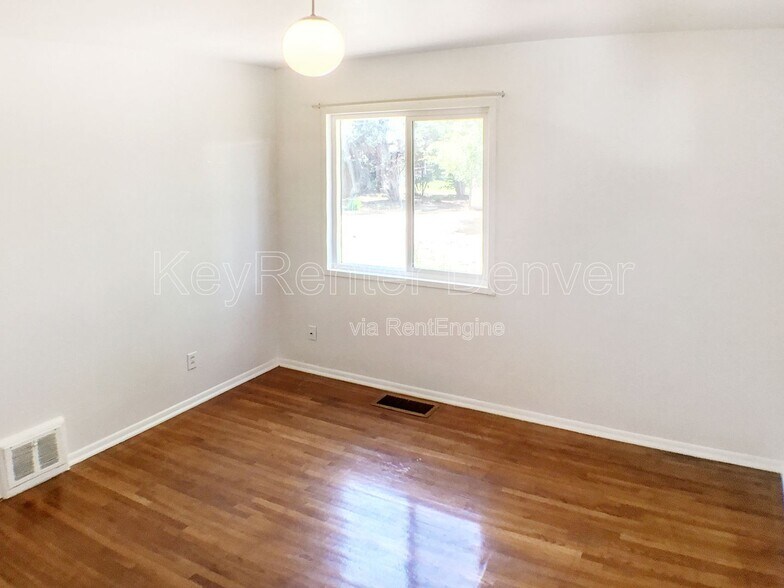 Building Photo - 1285 S Holly St