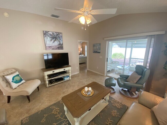 Building Photo - Beautiful Fully Furnished, SEASONAL RENTAL, Courtyard Villa In the Cottages at Summerchase