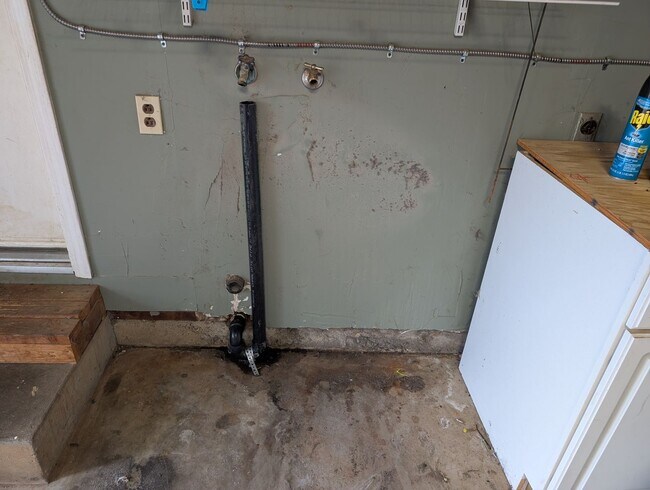 Building Photo - Single Family Home Near Shopping and Schools