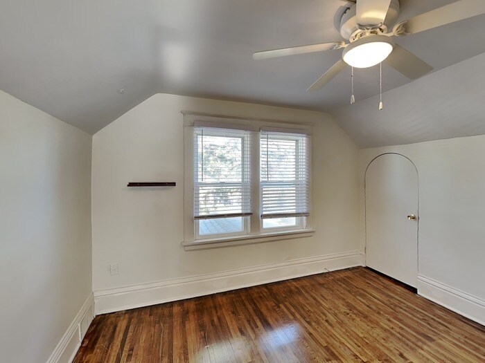 Building Photo - 1403 Barclay St