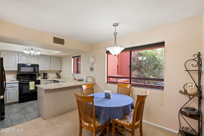 Building Photo - 4303 E Cactus Rd