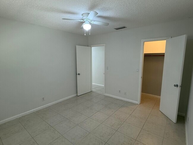 Building Photo - 6575 NE 7th Ave