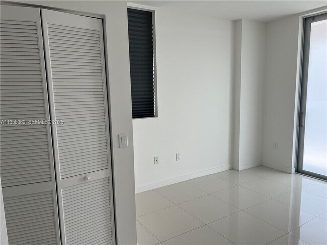 Building Photo - 7661 NW 107th Ave