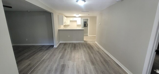 Building Photo - 1550 W 32nd St