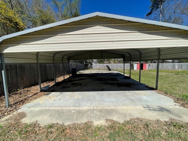 Building Photo - 3 bed/2 bath home in Martinez w/huge backyard and covered patio