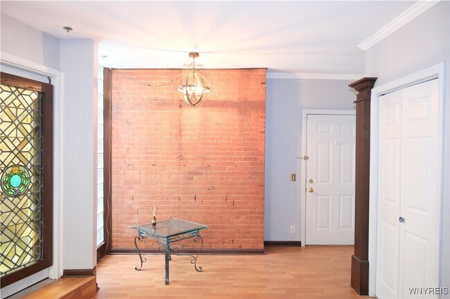 Building Photo - 233 Richmond Ave