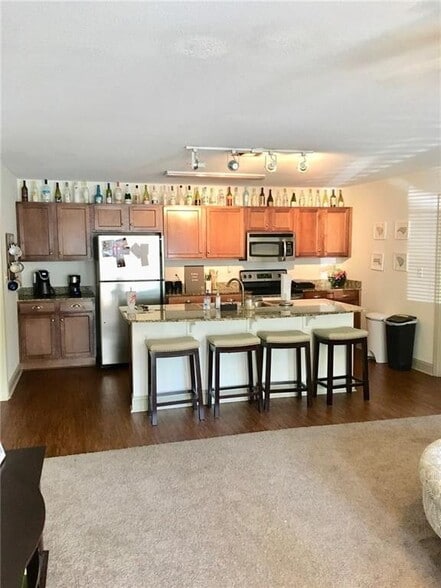 Building Photo - 203 Kelly Rd