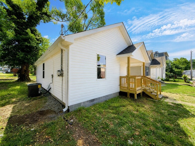 Building Photo - 1808 Cephas St