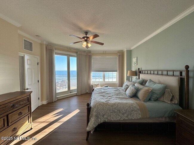 Building Photo - 110 S Serenata Dr