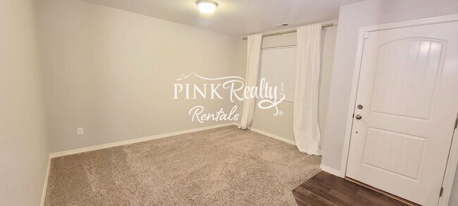 Building Photo - 9527 Desert Lily Cir