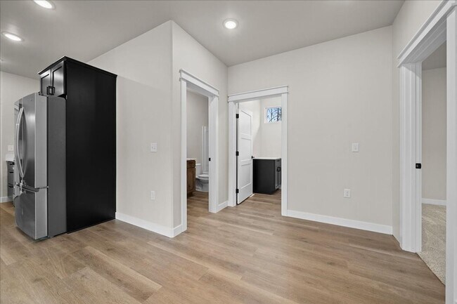 Building Photo - 7404 N Paw St