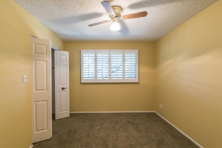 Building Photo - 1113 E Balboa Dr