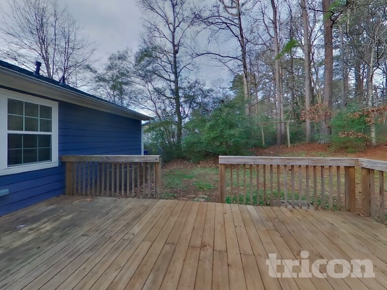 Building Photo - 211 Robin Ln