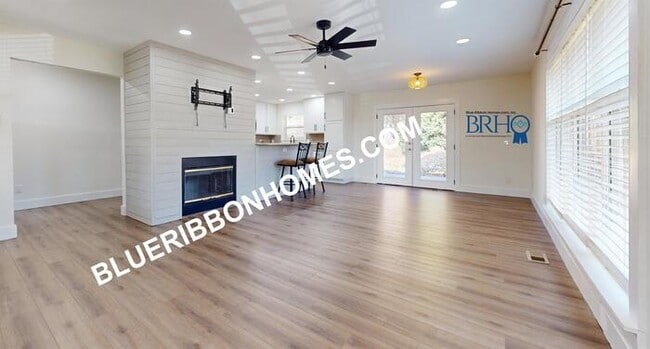 Building Photo - 501 Idlewood Ln