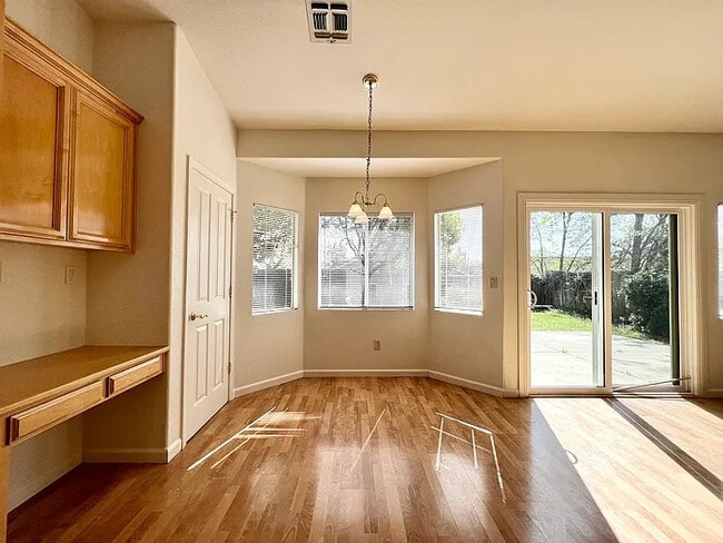 Building Photo - Beautiful One-Level Ranch-Style Home in Ro...