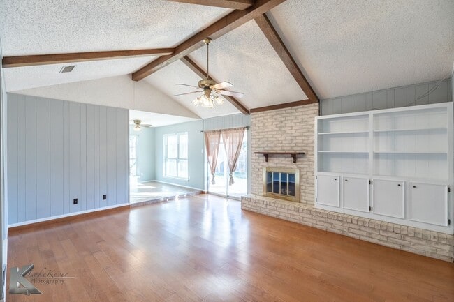 Building Photo - Cul-de-Sac 3/2/2; NEW INTERIOR PAINT DEC 2025; NEW CARPET DEC 2025!