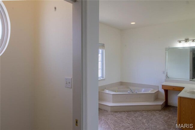 Building Photo - Welcome to this beautiful 3-bedroom spacio...