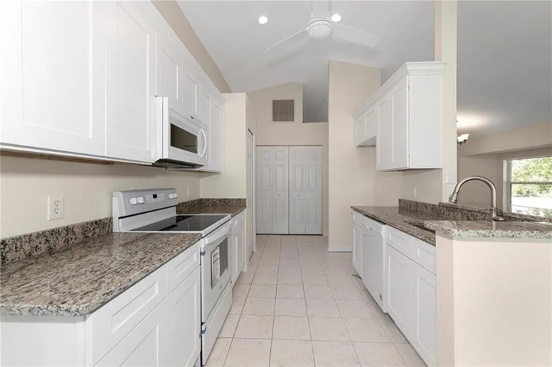 Building Photo - 1401 Hedgewood Cir