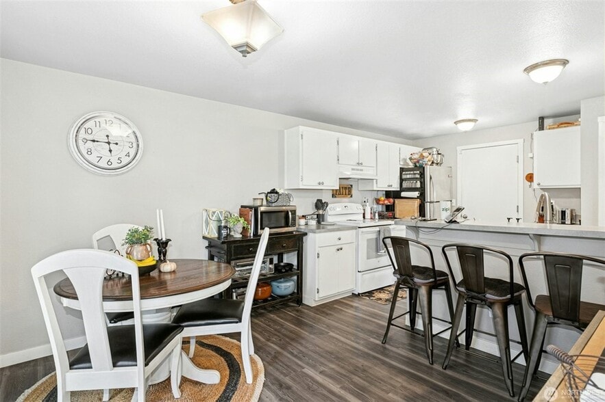 Building Photo - 5031 Sunnyside Blvd