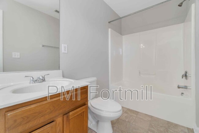 Building Photo - 15744 Kensington Palace Ln