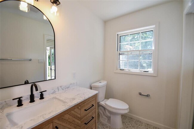 Building Photo - 17040 Birmingham Rd