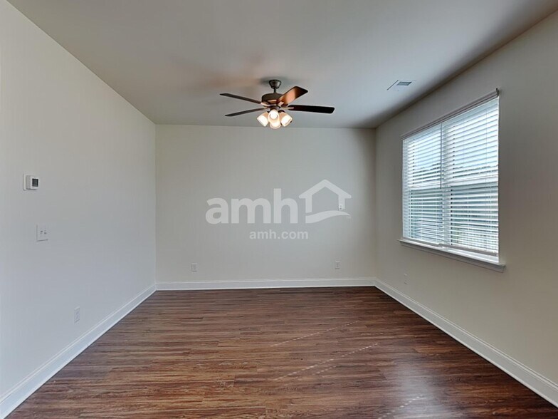 Building Photo - 2854 Chapel Hill Rd