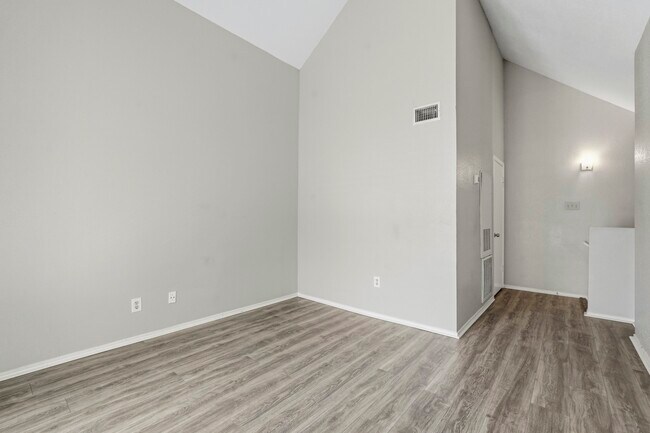 Building Photo - 14550 Fonmeadow Dr
