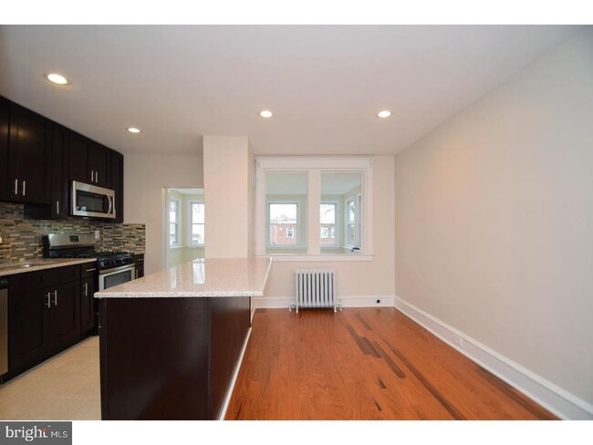 Building Photo - 321 Hermitage St
