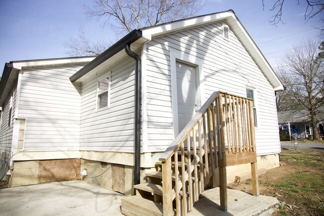 Building Photo - 2017 Central St NW