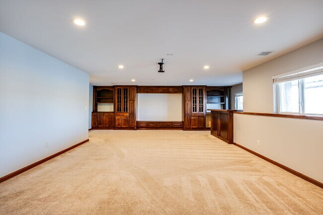 Building Photo - 112 S Springwood Dr