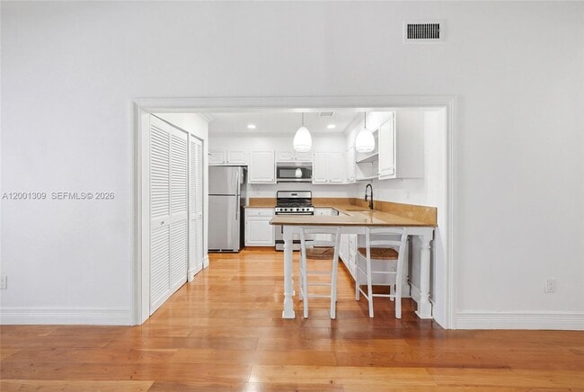 Building Photo - 6704 SW 114th Pl