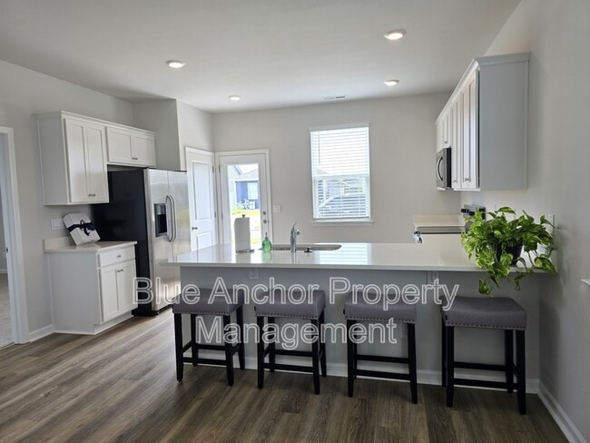 Building Photo - 77 Bonaparte St