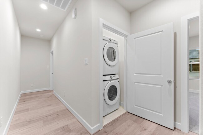 Building Photo - 5905 Haring Ln