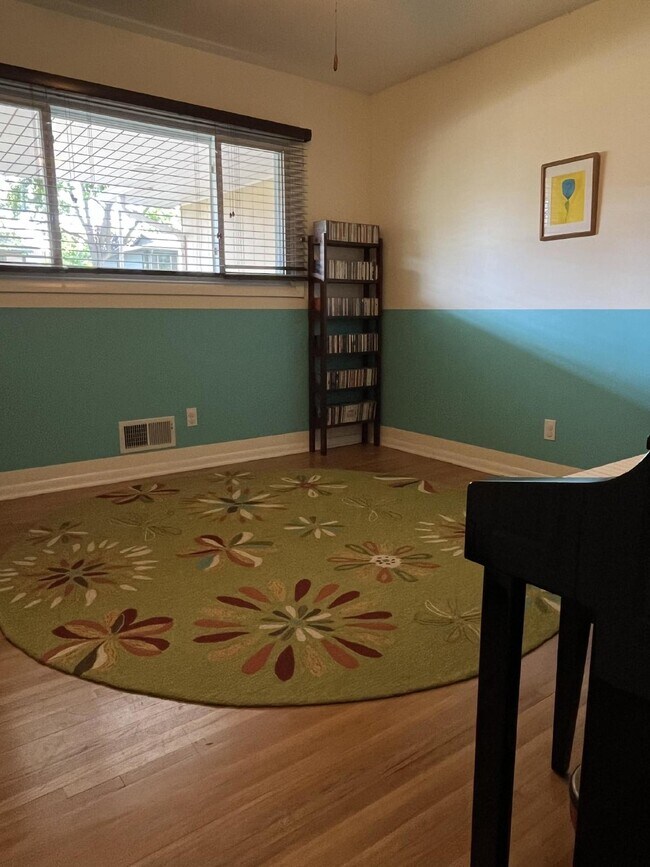 Building Photo - Gorgeous 4-Bed Home with Finished Basement...