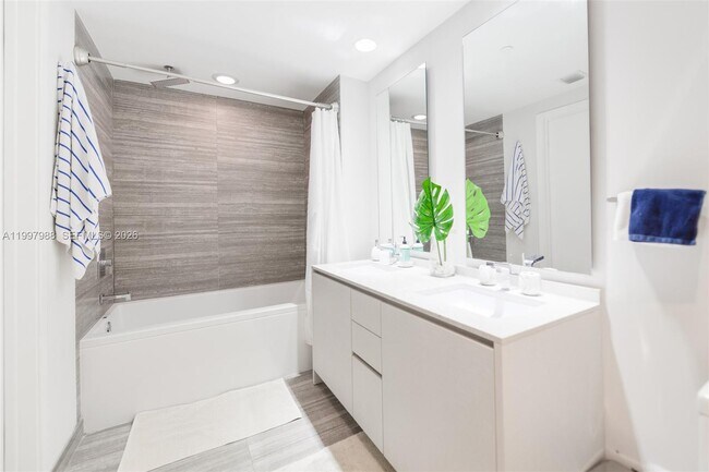 Building Photo - 1010 Brickell Ave