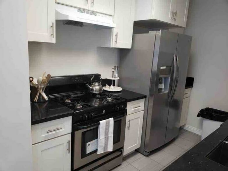 Building Photo - 423 S Rexford Dr