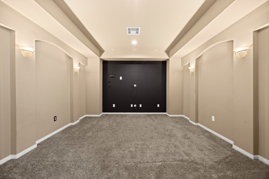 Building Photo - 13938 Sawmill Run Ln