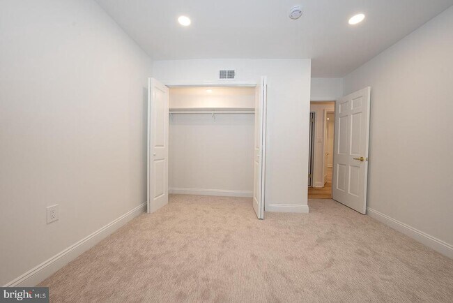 Building Photo - 4103 Laurel Dr