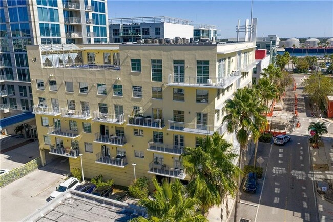 Building Photo - 1212 E Whiting St