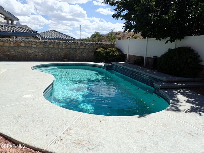 Building Photo - 4113 Loma Rosada Dr
