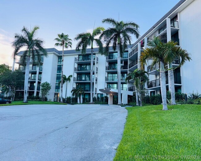 Building Photo - 1101 River Reach Dr