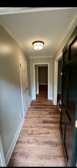 Building Photo - 5820 Windsor Dr