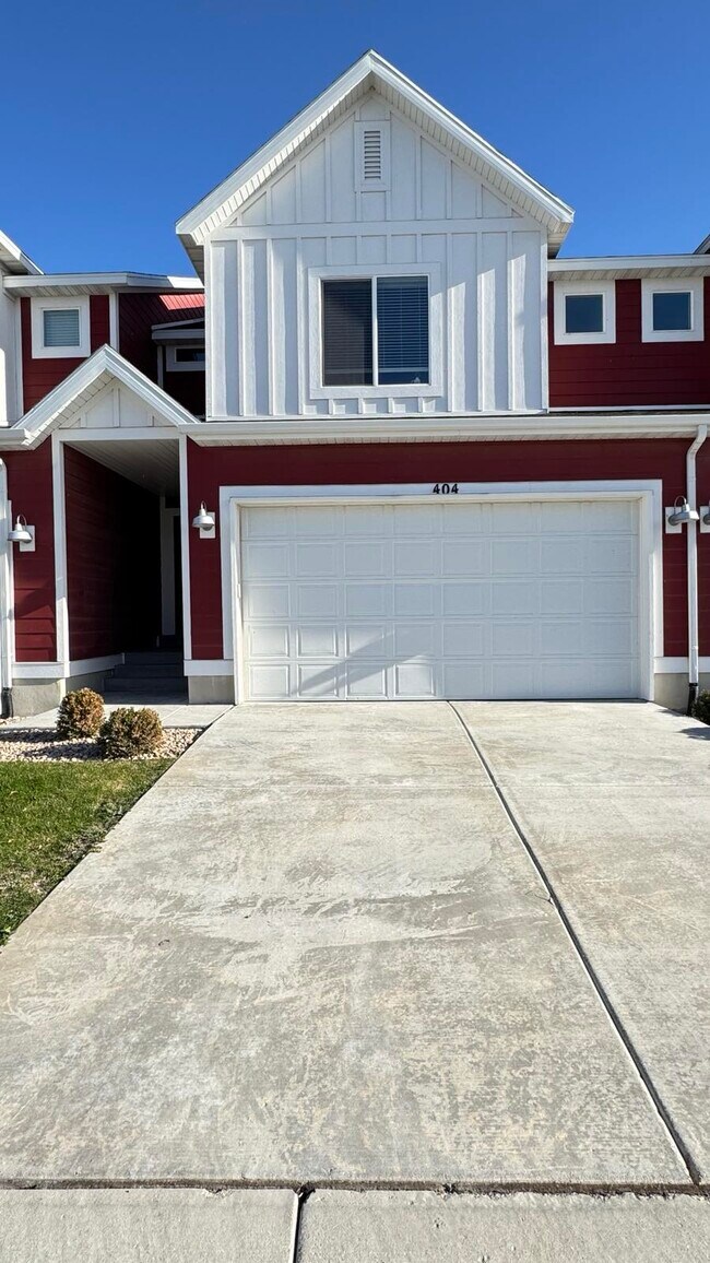 Building Photo - 404 Grassland Dr