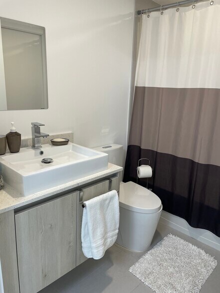 Second bathroom - 13800 Highland Dr