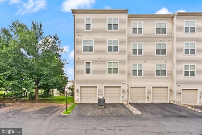 Building Photo - 9502 Lee Ct