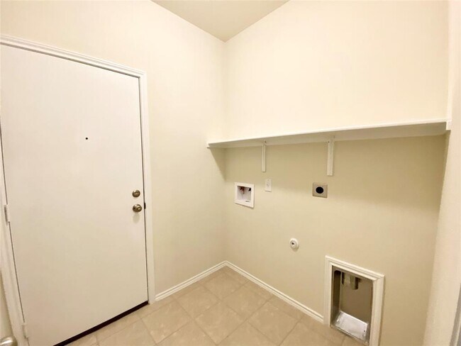 Building Photo - 5216 Cressler Ln