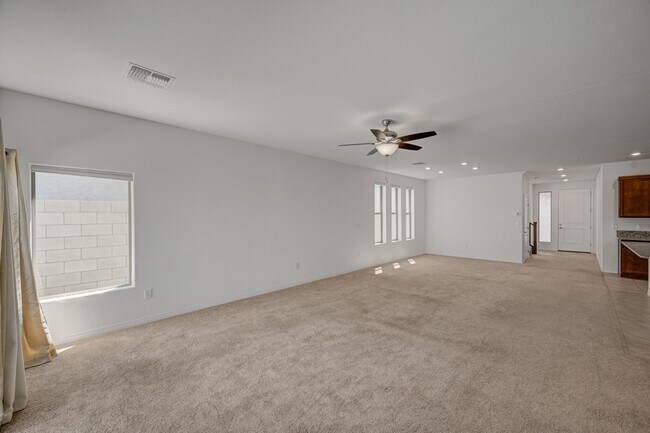 Building Photo - 630 Great River Ave
